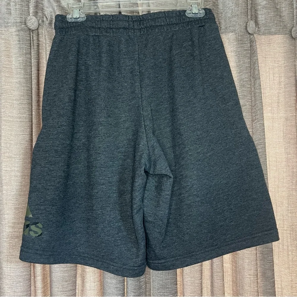Adidas Essentials Heather Gray Tiger Camo Short Knit Apparel Size Small